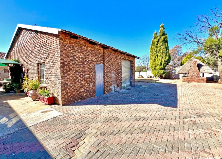 5 Bedroom Property for Sale in Potchefstroom North West